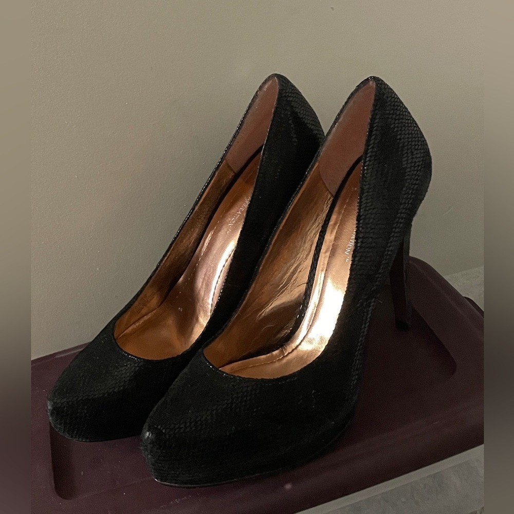 BCBGeneration Black Pumps